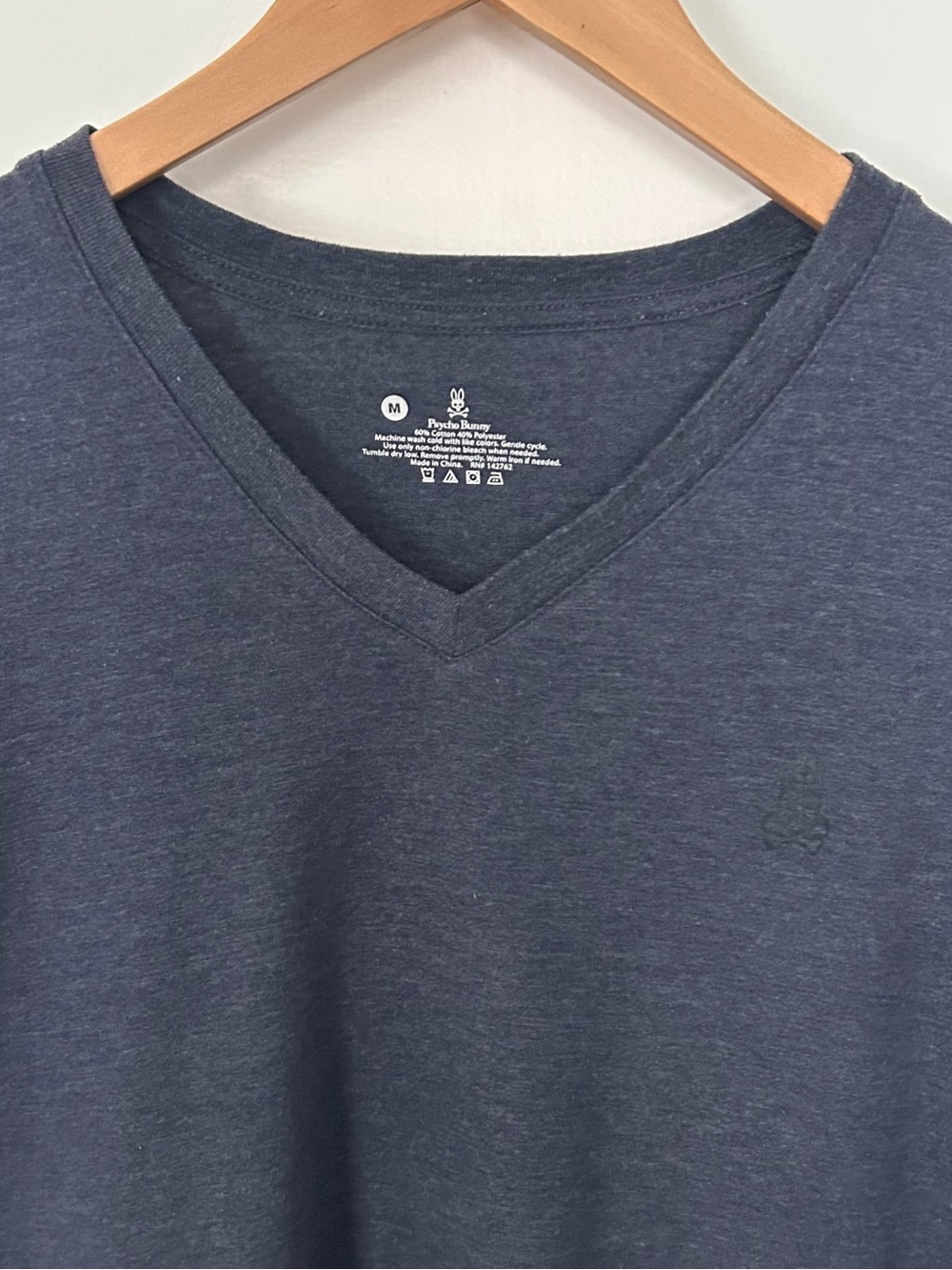 Psycho Bunny Men’s Size M Short Sleeve V-Neck Tee